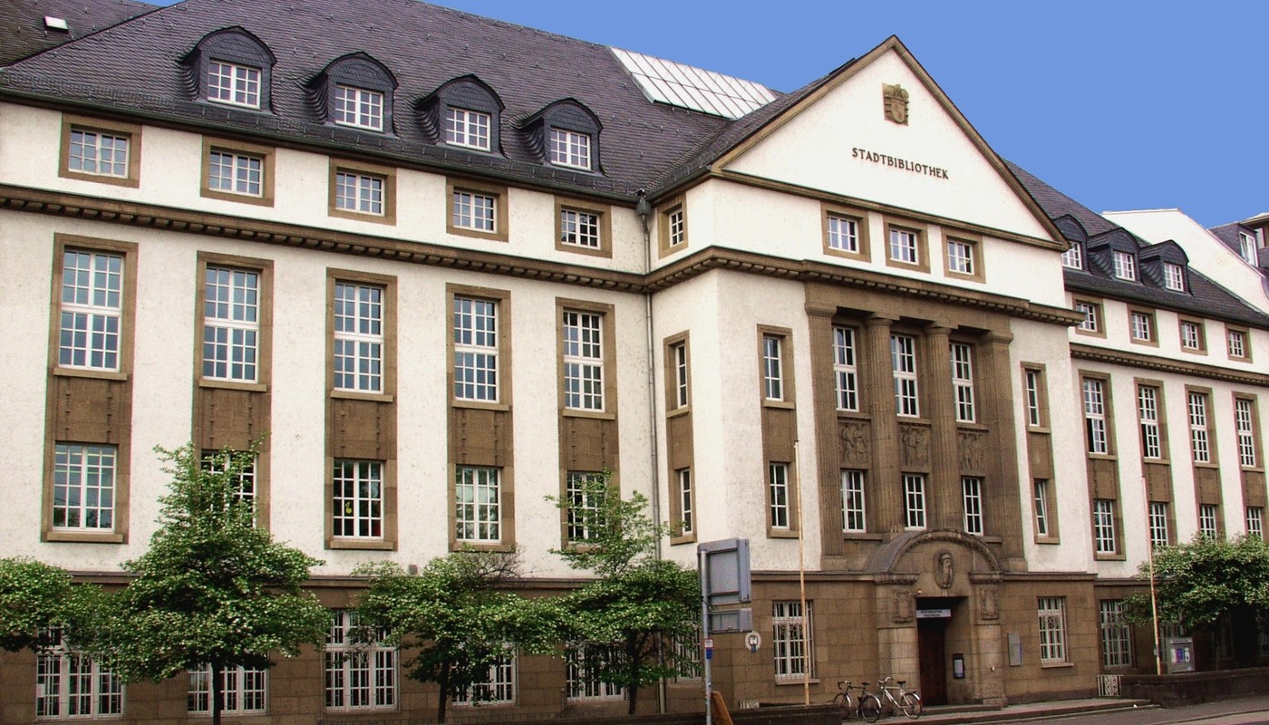 Annett Gröschner liest in der Wissenschaftlichen Stadtbibliothek Mainz aus ihrem Roman „Schwebende Lasten“ Annett Gröschner liest in der Wissenschaftlichen Stadtbibliothek Mainz aus ihrem Roman „Schwebende Lasten“