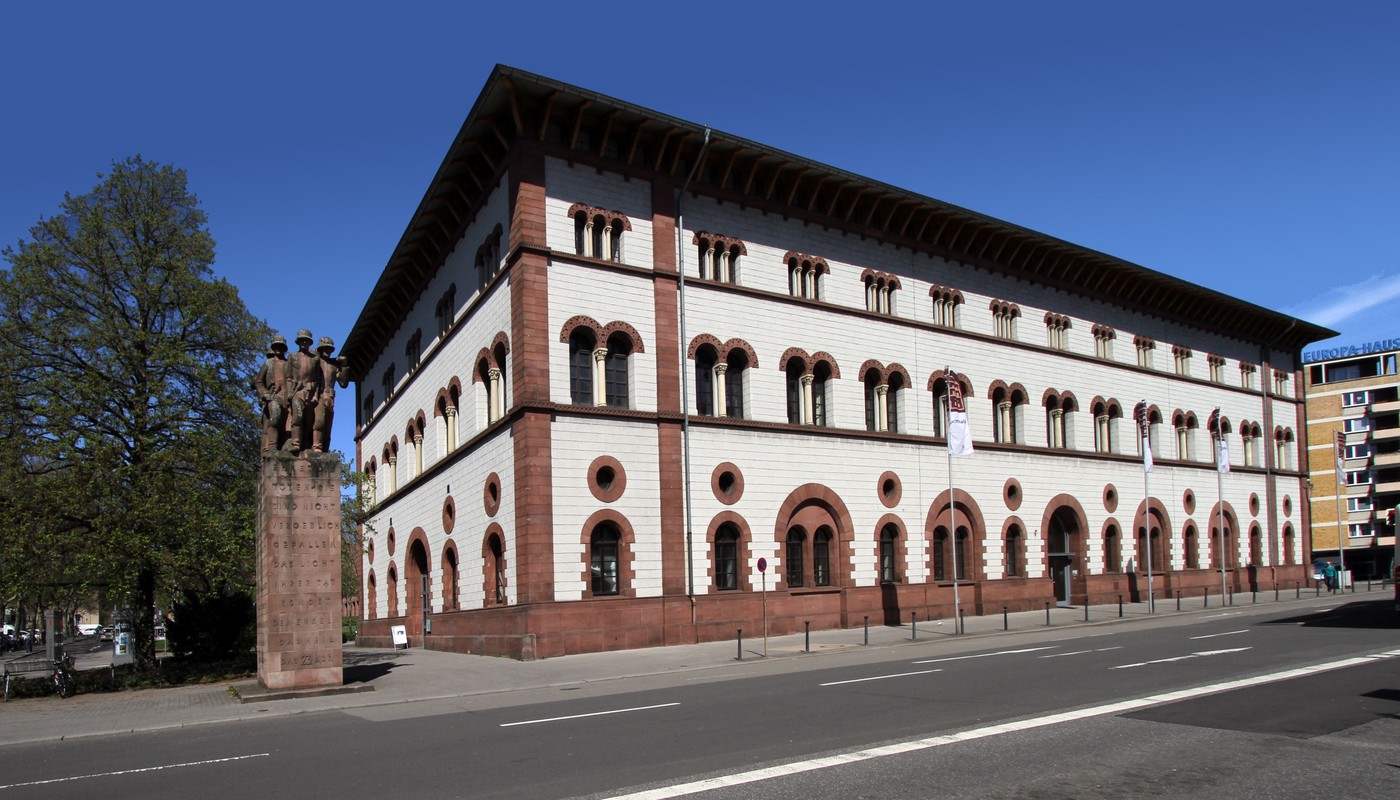 Kulturmarkt in der Fruchthalle eröffnet: 75 Aussteller und erweiterte Öffnungszeiten in der Adventszeit