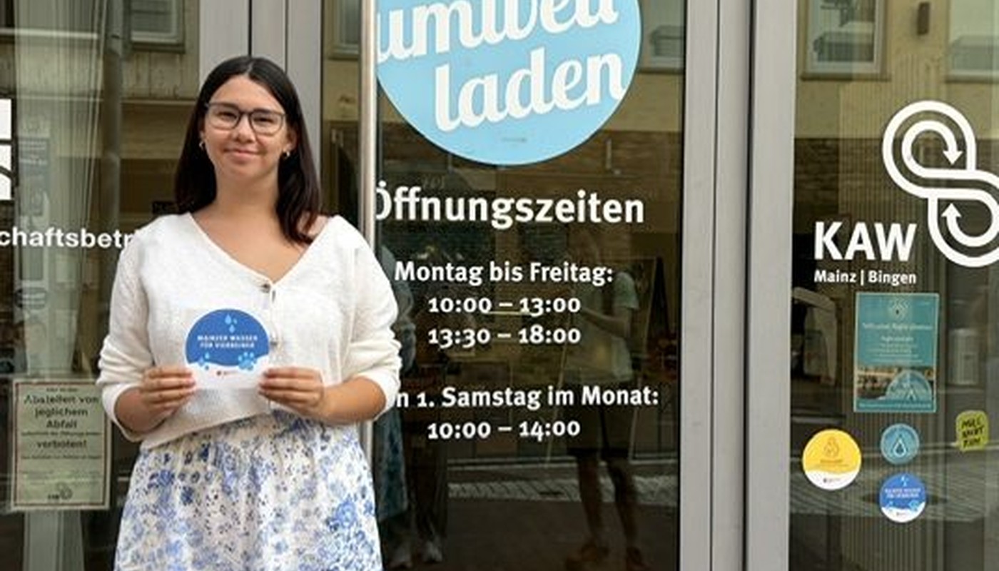 Mainz führt Aufkleber ein, die Geschäfte als Wasserausgabestellen für Hunde kennzeichnen Mainz führt Aufkleber ein, die Geschäfte als Wasserausgabestellen für Hunde kennzeichnen