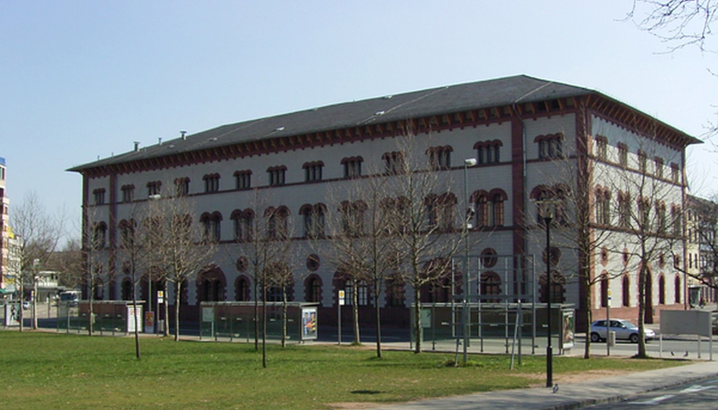 Pfalzphilharmonie spielt Saint Saëns Konzert für Kinder in der Fruchthalle Kaiserslautern Pfalzphilharmonie spielt Saint Saëns Konzert für Kinder in der Fruchthalle Kaiserslautern
