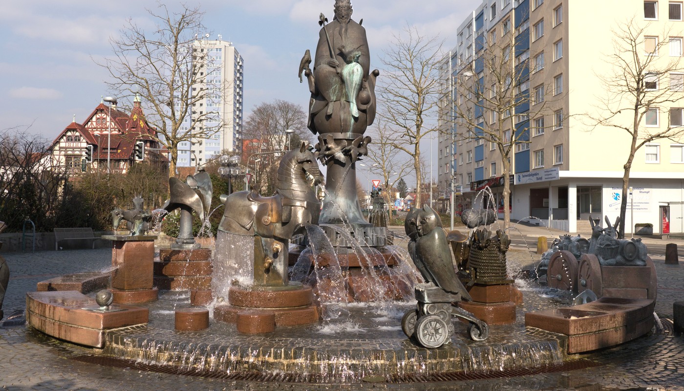Unter dem Kaiserbrunnen: Pumpen, Trinkwasserdüsen und ein Bierfass als Besonderheit Unter dem Kaiserbrunnen: Pumpen, Trinkwasserdüsen und ein Bierfass als Besonderheit